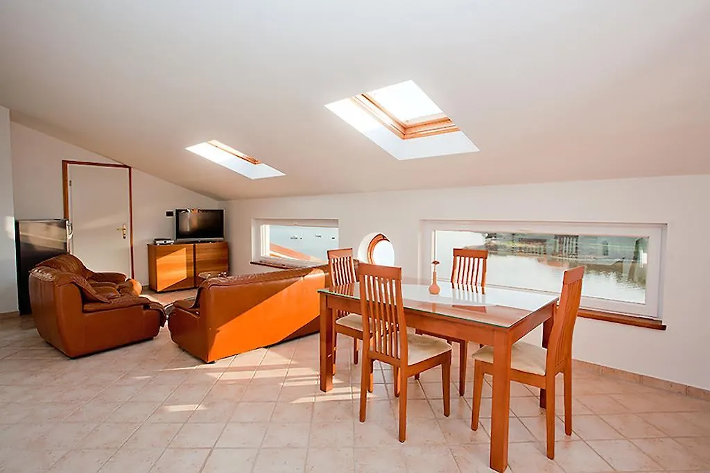 Villa Vizula ميدولين