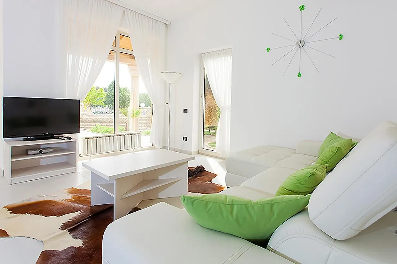 Villa Vizula ميدولين